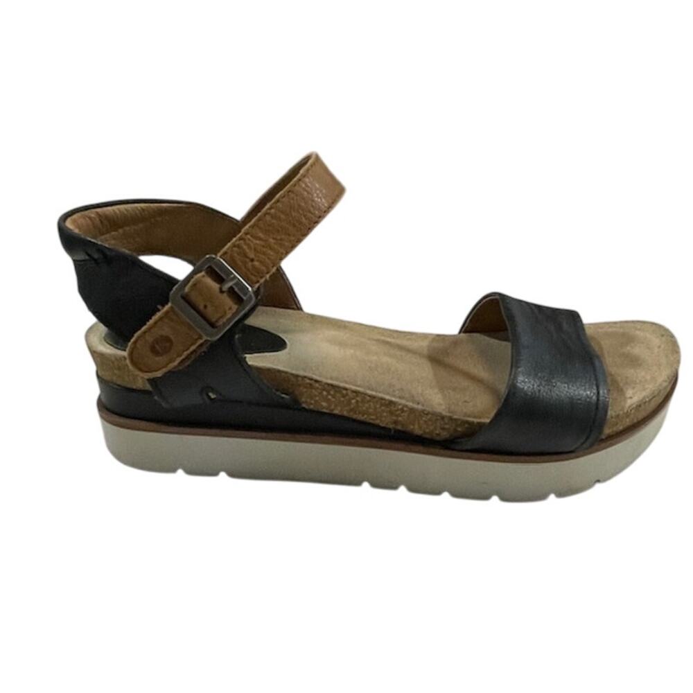 Josef Seibel women's "Clea 01" leather sandals w/backstrap.